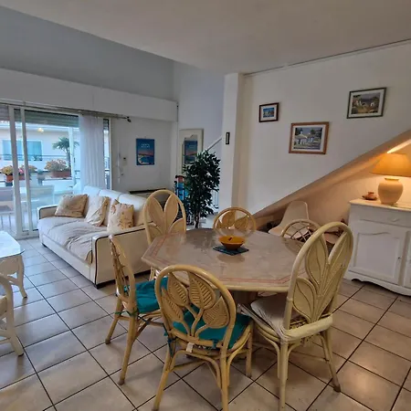 3 Pieces Climatise Avec Terrasse Et Parking, Centre-ville - Fr-1-780-17 * סן-מקסים