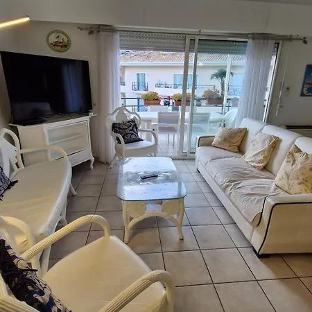 דירה 3 Pieces Climatise Avec Terrasse Et Parking, Centre-ville - Fr-1-780-17 *
