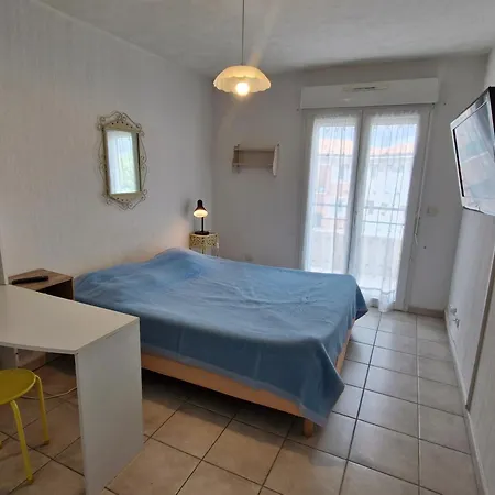 3 Pieces Climatise Avec Terrasse Et Parking, Centre-ville