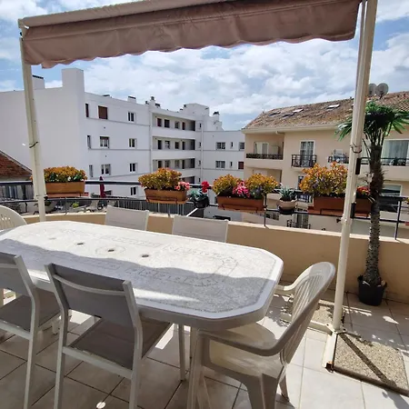 3 Pieces Climatise Avec Terrasse Et Parking, Centre-ville Apartment Sainte-Maxime