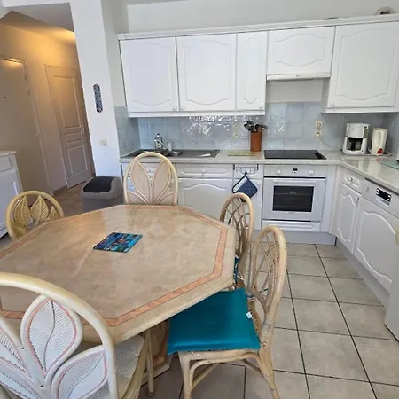 Appartement : 3 Pièces, Climatisé, Terrasse, Parking Privatif, Animaux Acceptés - Fr-1-780-17 Sainte-Maxime